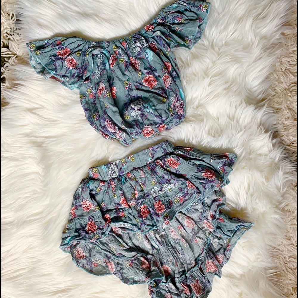 BNWOT Bailey’s Blossoms 2-piece set